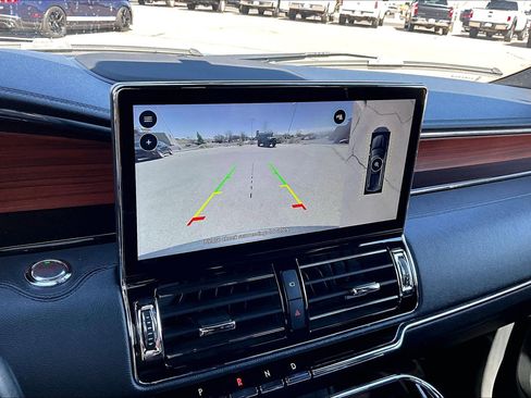 Used 2024 Lincoln Navigator Premiere image 14
