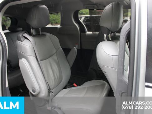 Used 2021 Toyota Sienna Limited FWD image 22