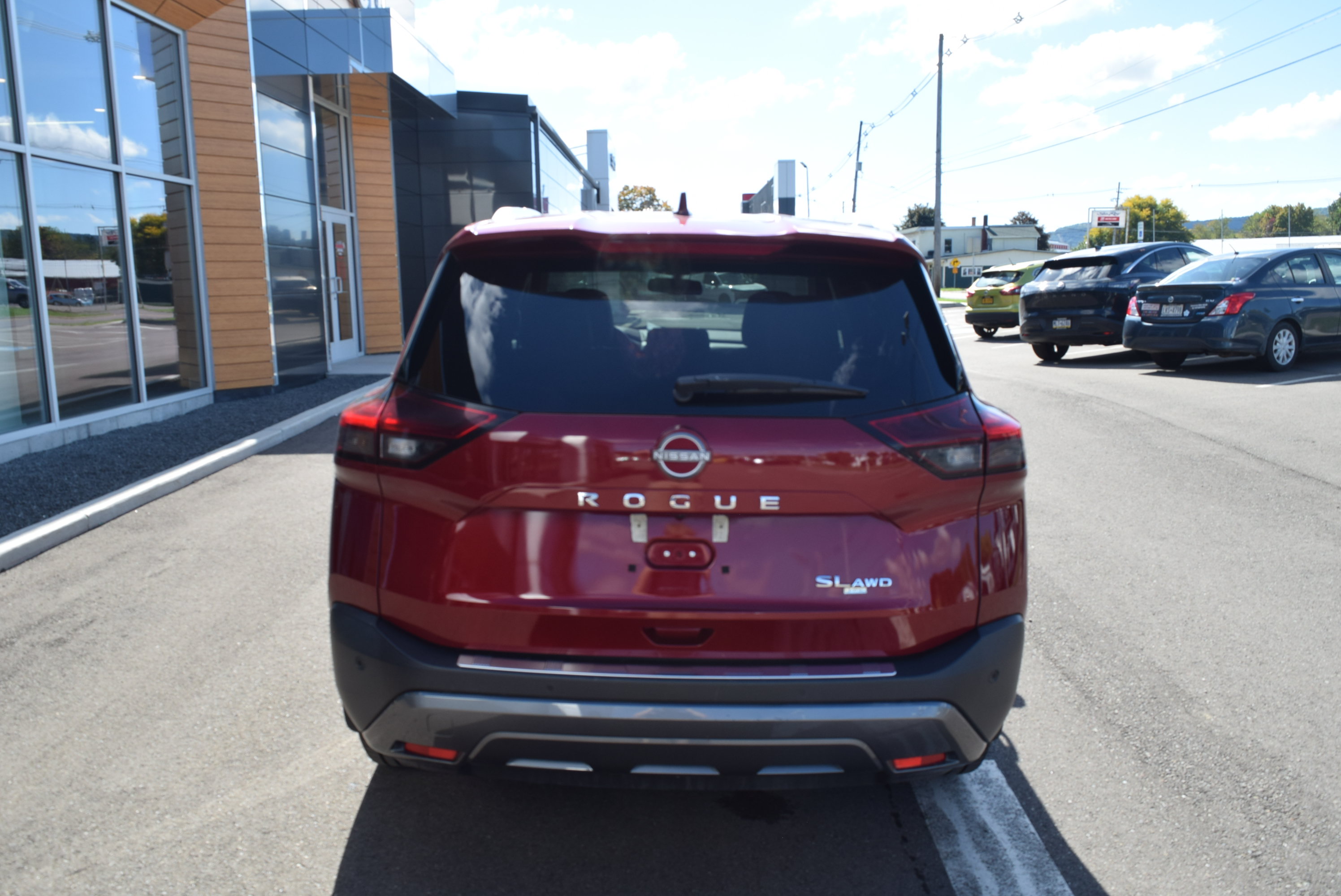 Used 2023 Nissan Rogue SL w/ SL Premium Package AWD/4WD image 3