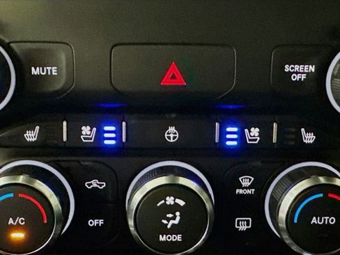 Used 2021 RAM 1500 Laramie image 31