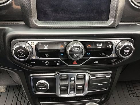 Used 2022 Jeep Wrangler Unlimited Sport image 24