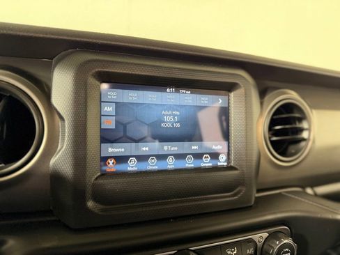Used 2023 Jeep Gladiator Sport AWD/4WD image 21