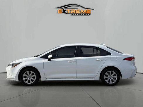 Used 2020 Toyota Corolla LE FWD image 3