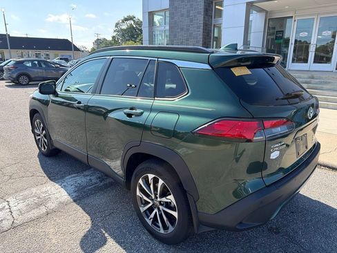 Used 2022 Toyota Corolla Cross XLE AWD/4WD image 8