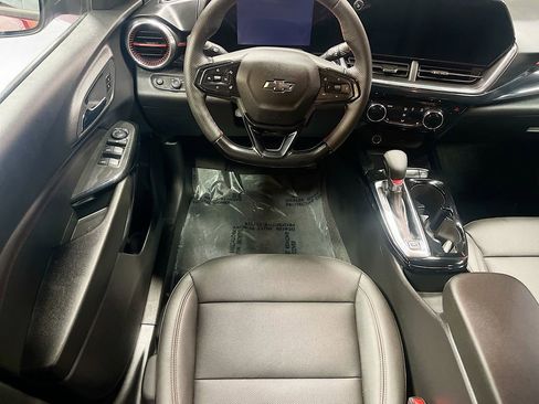 Used 2025 Chevrolet Trax RS w/ Sunroof Package image 22