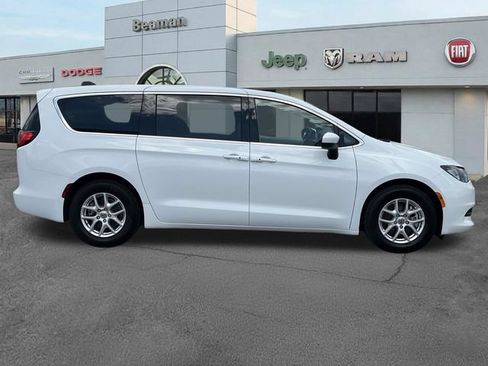 Used 2023 Chrysler Voyager LX FWD image 8
