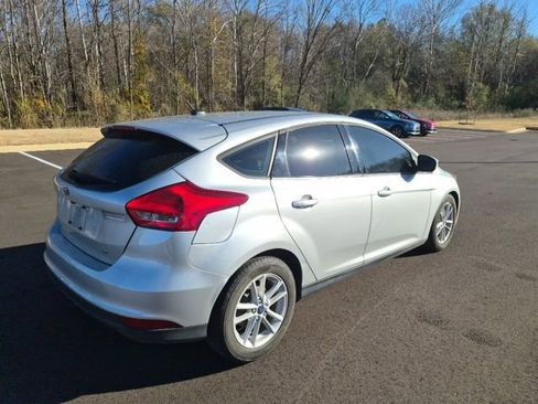 Used 2017 Ford Focus SE image 4