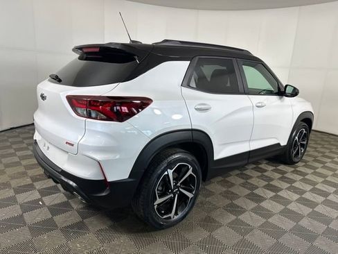 Used 2023 Chevrolet TrailBlazer RS w/ Sun and Liftgate Package image 3