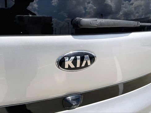 Used 2018 Kia Soul + FWD image 10