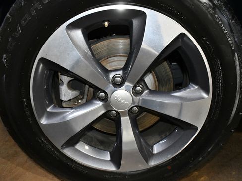 Used 2019 Jeep Cherokee Limited image 67