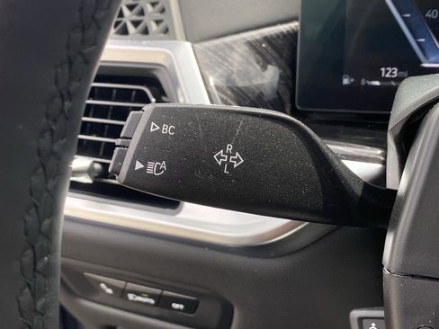 Used 2025 BMW X5 sDrive40i w/ M Sport Package image 27