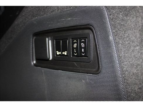 Used 2022 Cadillac Escalade ESV Premium Luxury image 25