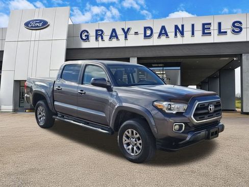 Used 2017 Toyota Tacoma SR5 image 1
