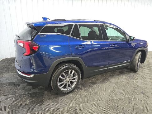 Used 2023 GMC Terrain SLT AWD/4WD image 3