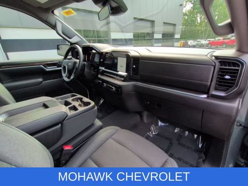 Used 2025 Chevrolet Silverado 1500 LT AWD/4WD image 29
