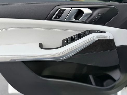 Used 2023 BMW X5 xDrive40i w/ M Sport Package image 30