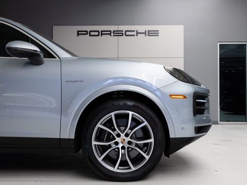 Used 2025 Porsche Cayenne E-Hybrid AWD/4WD image 11