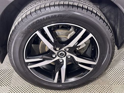 Used 2023 Volvo XC40 B5 Core image 96