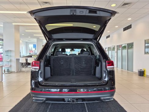 Used 2025 Volkswagen Atlas SE FWD image 9