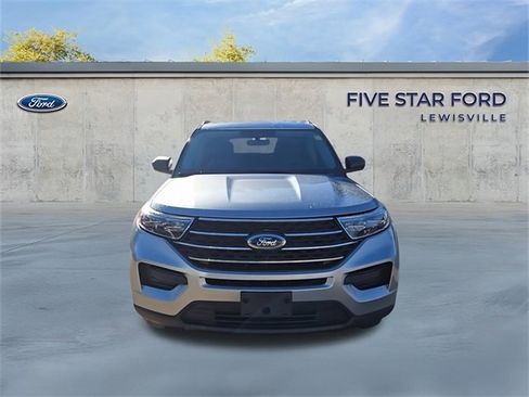 Certified 2022 Ford Explorer XLT image 3