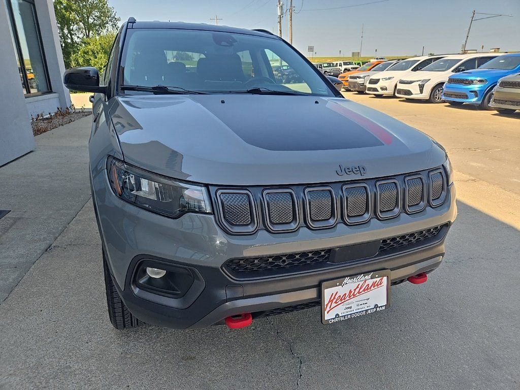 Used 2022 Jeep Compass Trailhawk w/ Trailhawk Convenience Group AWD/4WD image 16
