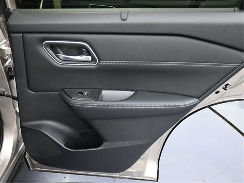 New 2025 Nissan Rogue Platinum w/ Platinum Premium Package image 30