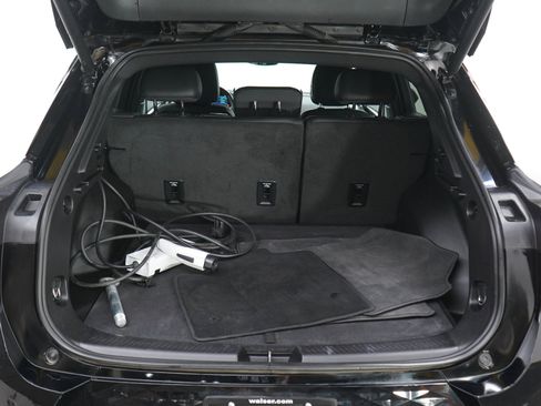 Used 2024 Chevrolet Equinox EV RS FWD image 16