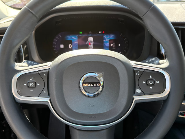 Certified 2023 Volvo XC60 B5 Core AWD/4WD image 11