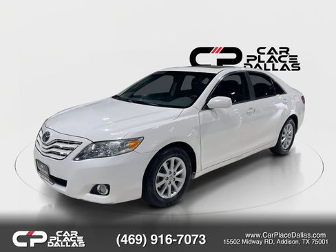 Used 2011 Toyota Camry XLE w/ SE/XLE Extra-Value Pkg FWD image 3