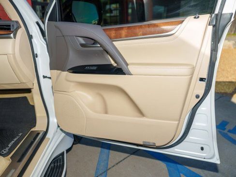 Used 2021 Lexus LX 570 4WD w/ Luxury Package image 26