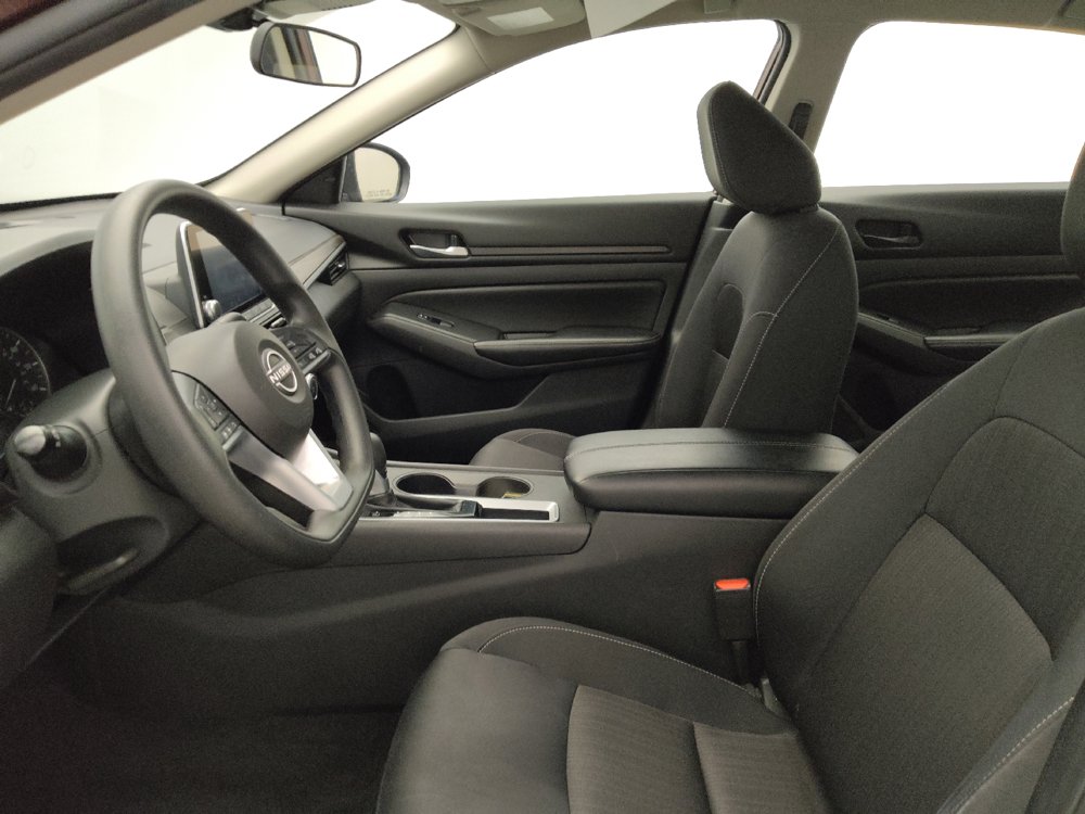 Used 2025 Nissan Altima 2.5 SV FWD image 17