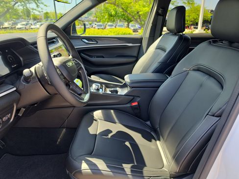 New 2026 Jeep Grand Cherokee L Limited AWD/4WD image 13