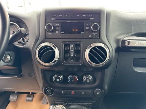 Used 2017 Jeep Wrangler Unlimited Sahara w/ Max Tow Package image 13