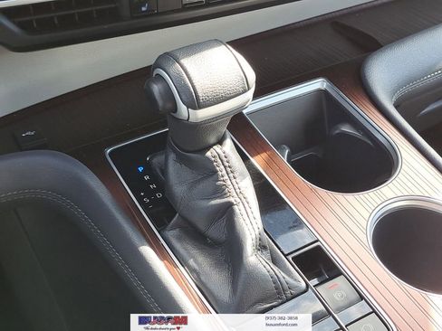 Used 2021 Toyota Sienna XLE image 21