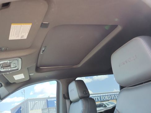 Used 2022 GMC Sierra 1500 AT4 w/ Technology Package image 16