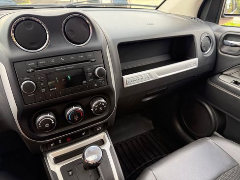 Used 2014 Jeep Compass Latitude w/ Sun/Sound Group FWD image 12