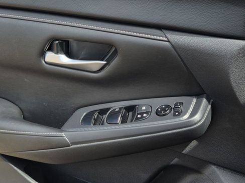 Used 2024 Nissan Sentra SV FWD image 18