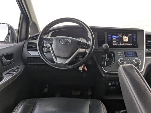 Used 2016 Toyota Sienna SE image 16