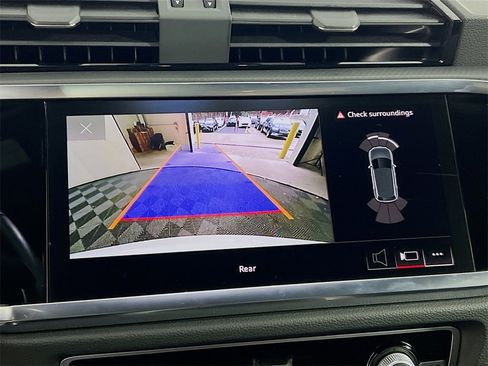 Used 2024 Audi Q3 2.0T Premium w/ Convenience Package image 16