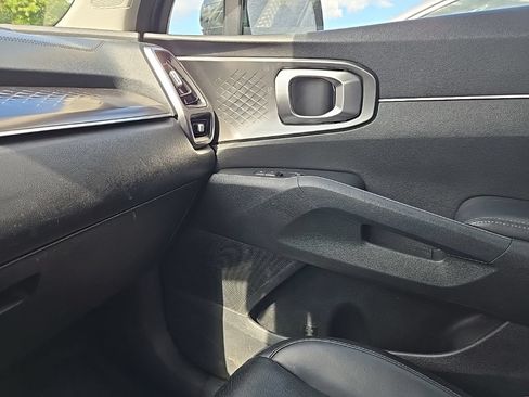 Used 2021 Kia Sorento S FWD image 23