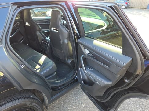 Used 2024 Jaguar F-PACE R-Dynamic S image 17