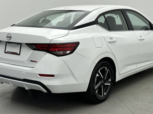 Used 2025 Nissan Sentra SV image 7