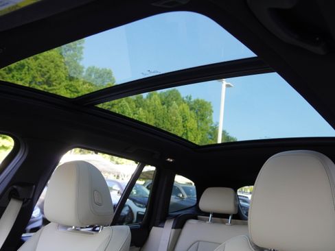 Used 2022 BMW X3 sDrive30i w/ M Sport Package 2 RWD image 11