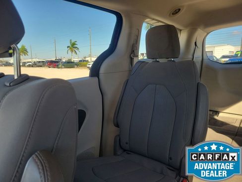Used 2017 Chrysler Pacifica LX image 13