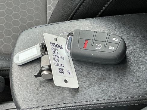 Used 2019 Jeep Compass Latitude AWD/4WD image 32