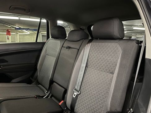 Used 2018 Volkswagen Tiguan S FWD image 17