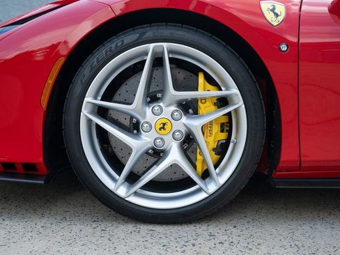 Used 2022 Ferrari F8 Tributo image 15