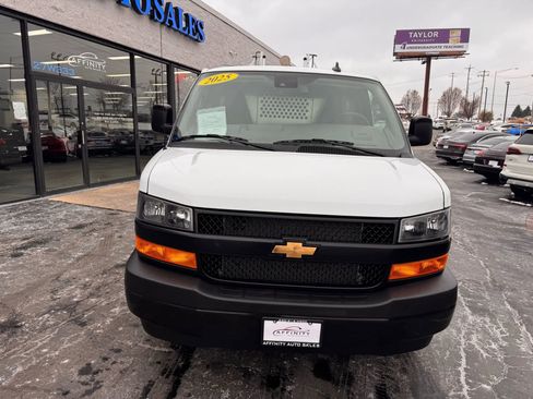 Used 2025 Chevrolet Express 2500 Extended w/ Communications Package image 8