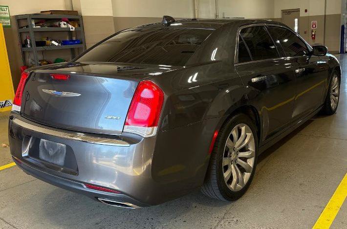 Used 2020 Chrysler 300 Limited RWD image 2