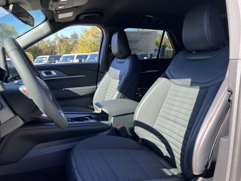 New 2026 Ford Explorer ST-Line w/ ST-Line Street Pack image 13